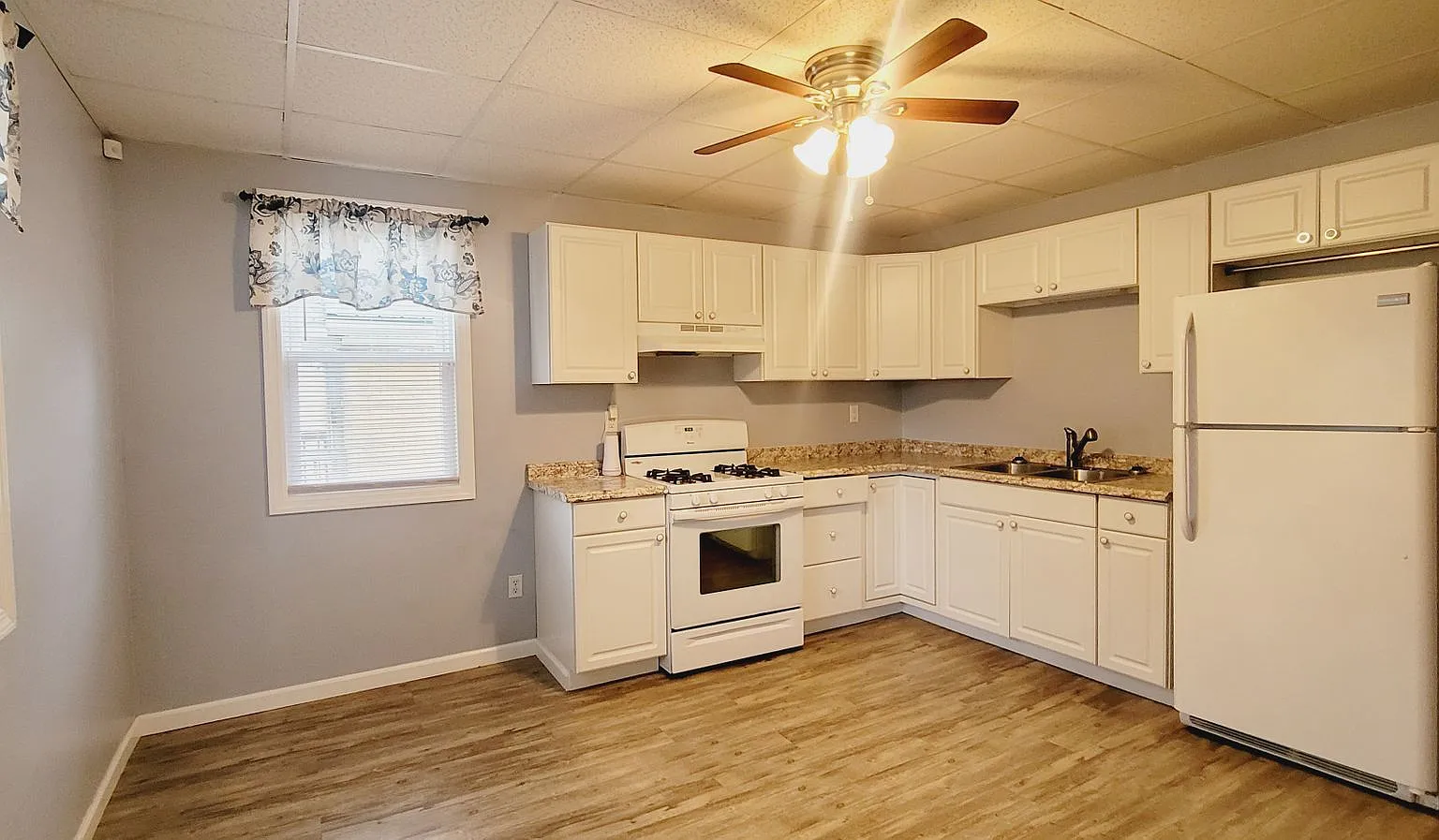 431 Parade Street — Photo 2