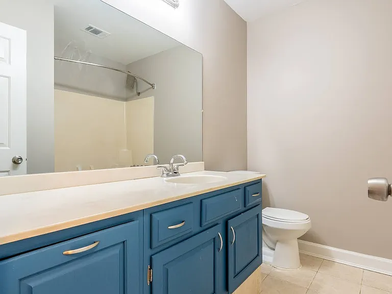 2496 Leeshire Rd #1 — Photo 12