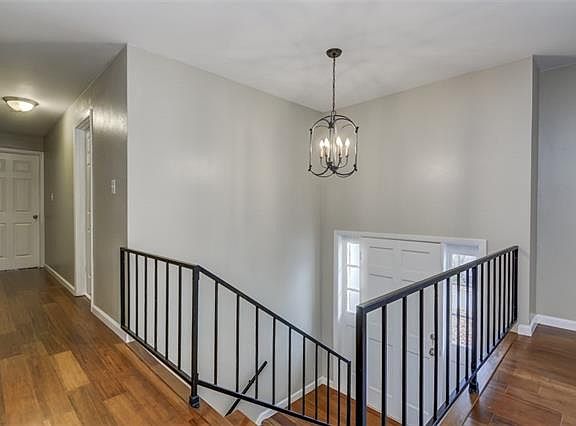 3rd image of 829 W 6th Street Cir