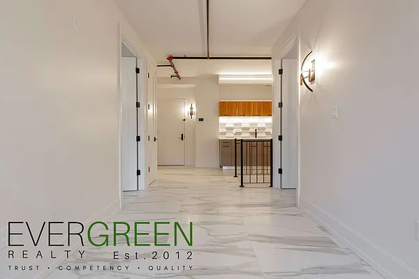 Rented by Evergreen Apartments BK | media 9