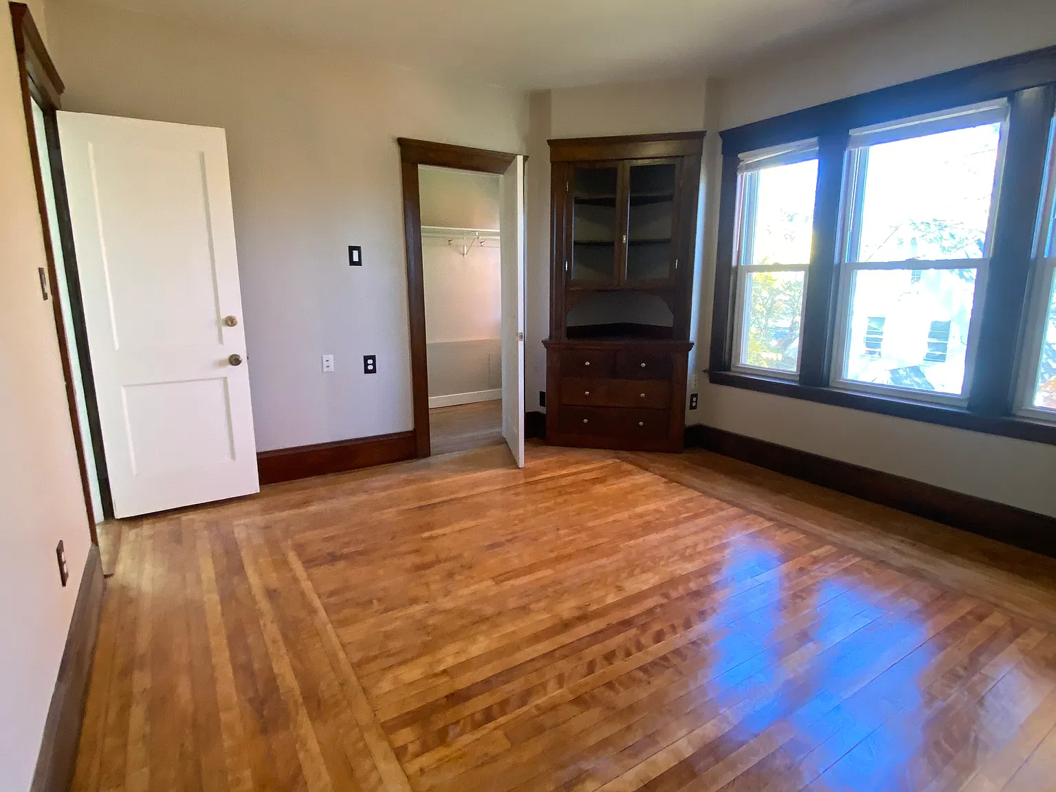 4 bed, $2,350 — Photo 4
