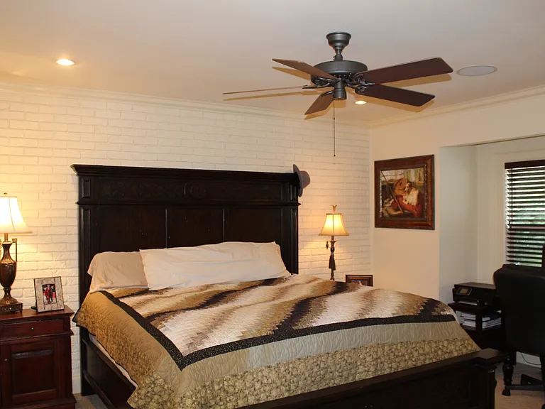 1321 W Saint Mary Blvd — Photo 4