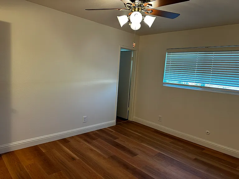 33 Russell Ave — Photo 33