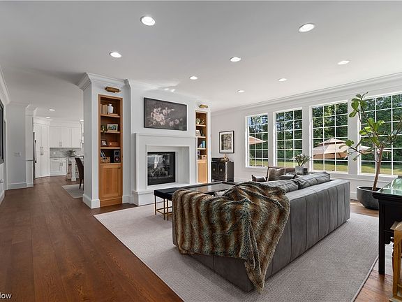 4th image of 1438 Sharbrook Dr