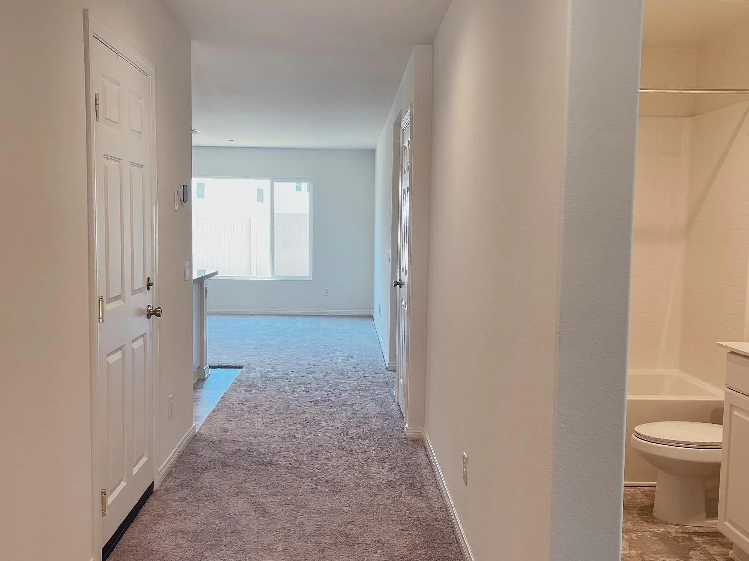3 bed, 1391 sqft, $3,200 — Photo 3