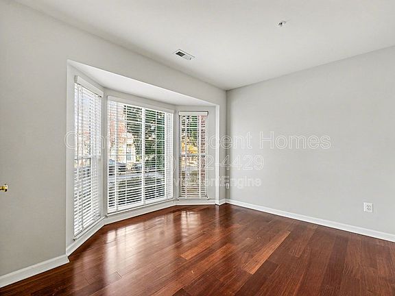 3rd image of 716 Scarburgh Way
