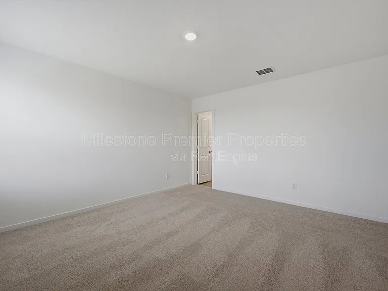 3719 Longleaf Dr — Photo 13