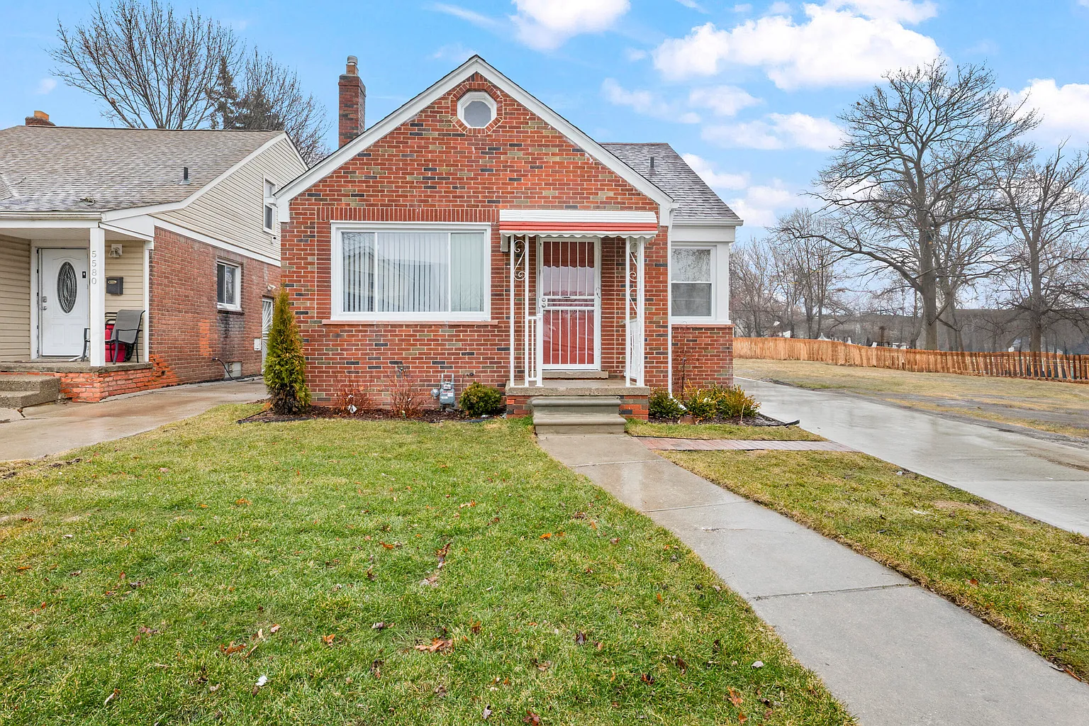5574 Maryland St photo 1