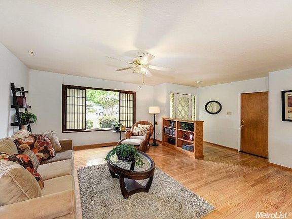 5th image of 1725 Sherwood Ave