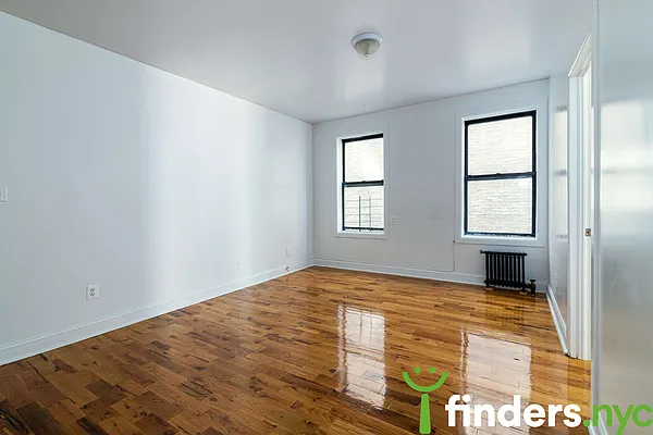 Rented by Clove Realty LLC | media 37