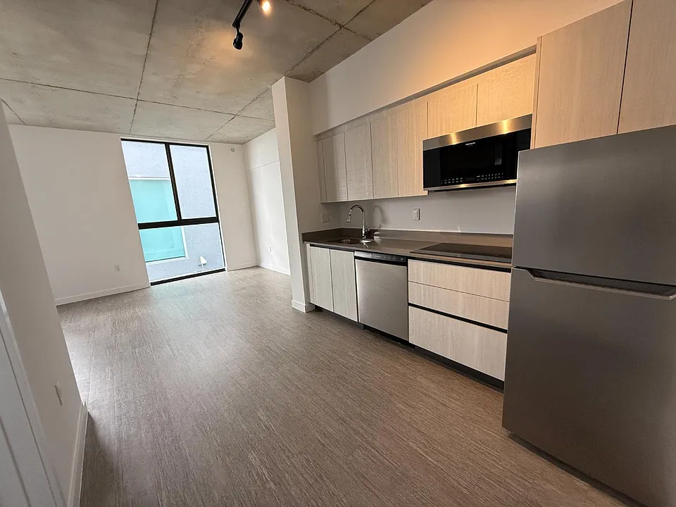 726 NW 3rd St #303
