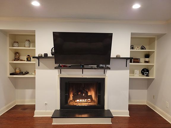 Gas fireplace