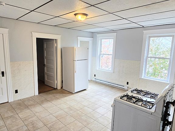 5th image of 14 Boardman St #2