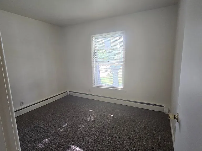 Mulford Park Apartments — Photo 20
