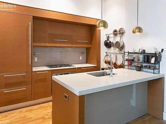 3rd image of 360 Furman St APT 617