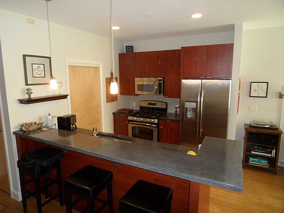 4th image of 845 N High St Unit 307