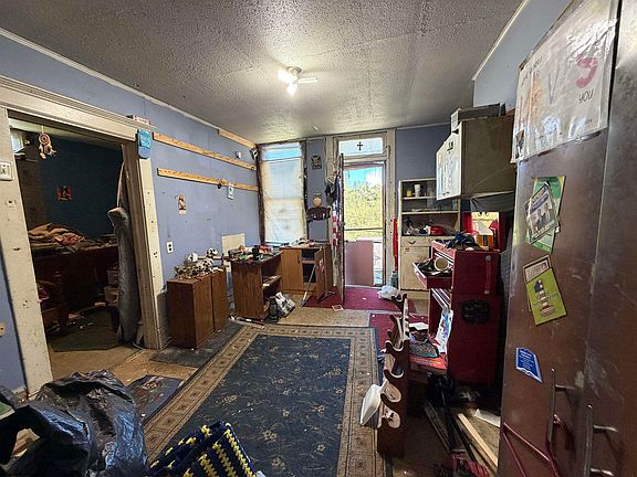 5th image of 403 W Wood St