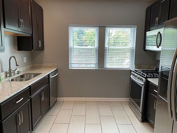 5th image of 2301 N Lockwood Ave