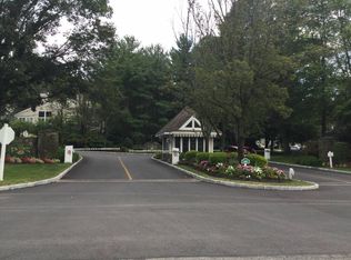 13 Scenic Ln, Yonkers, NY 10710