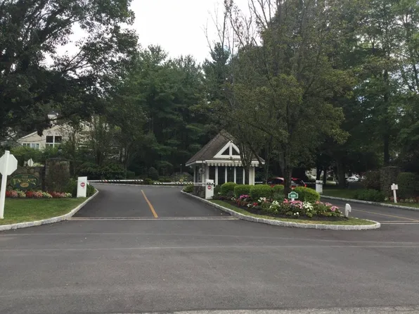 13 Scenic Ln, Yonkers, NY 10710