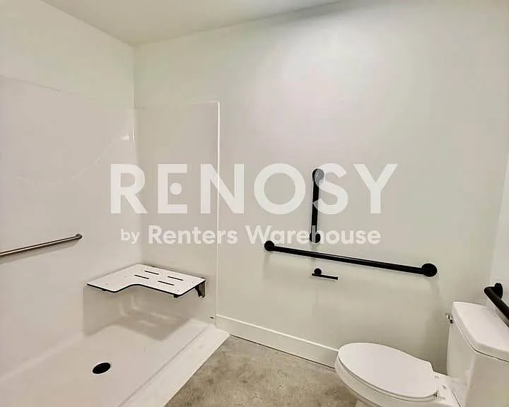 2701 Ingersoll Ave #204 — Photo 14
