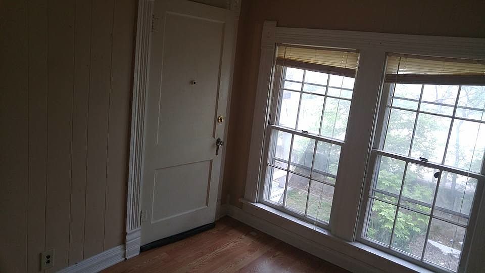 2nd image of 801 Bridge St APT 3
