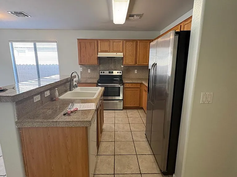 582 S 152nd Ln — Photo 6