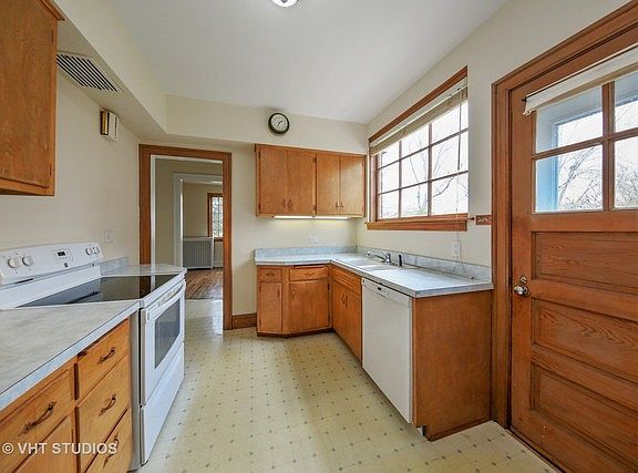 4th image of 512 N Stone Ave