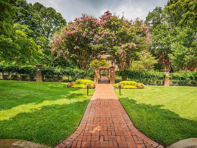 Hayes House — Photo 1