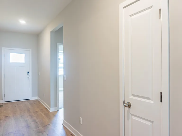 717 Winterberry Ln — Photo 32