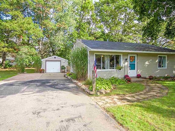 2nd image of 3455 Acacia Dr