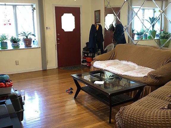 4th image of 2937 Hellerman St