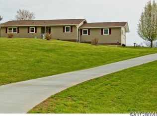 24 Snelson Dr, Asheville, NC 28806