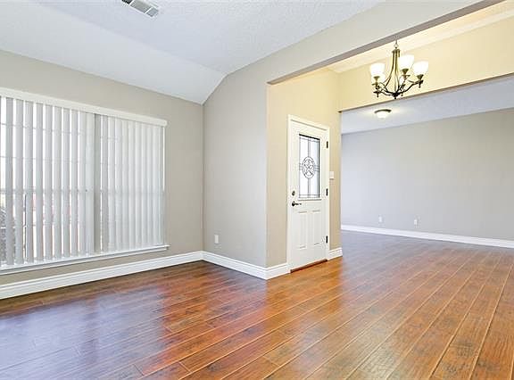 5th image of 1112 Hall Dr