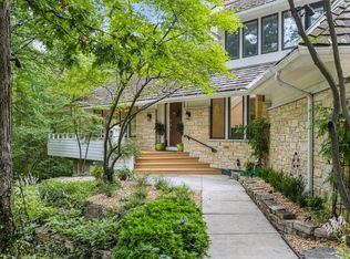 119 Oak Ridge Dr E, Burr Ridge, IL 60527