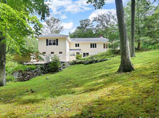 8 Thistle Ln, Greenwich, CT 06831