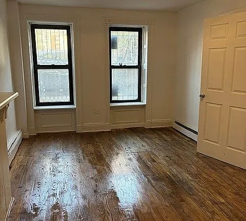 3rd image of 308 Alexander Ave Floor 1