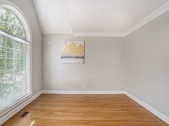 5th image of 1035 Eagles Brooke Dr