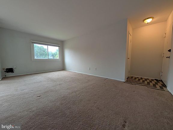 3rd image of 2903 Charing Cross Rd APT 7