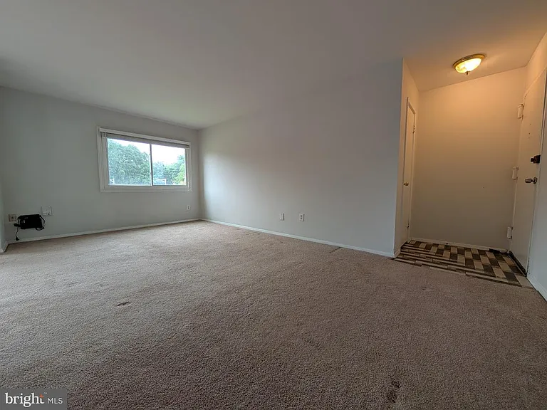 2903 Charing Cross Rd #7 — Photo 3