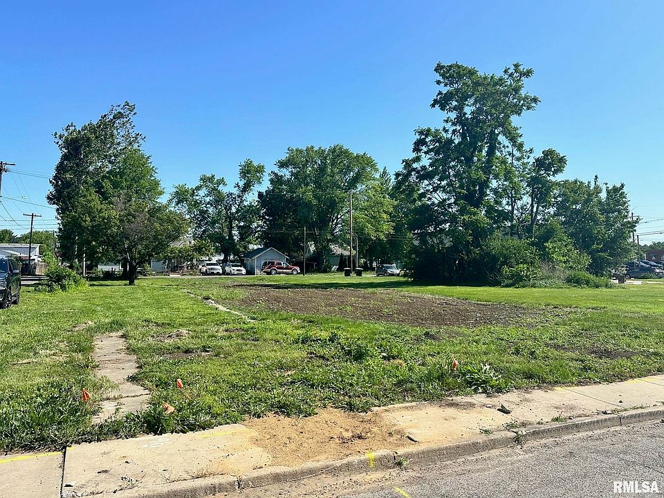 2nd image of 314 W Douglas Ave