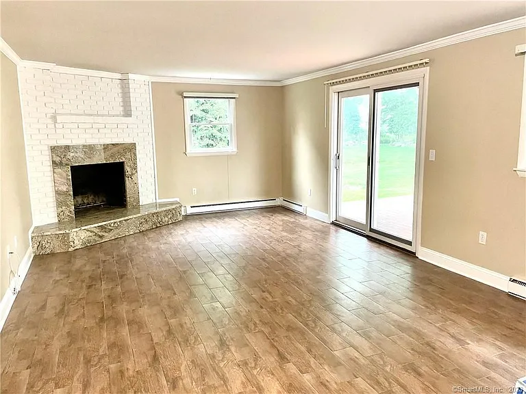 98 Soundview Dr — Photo 22