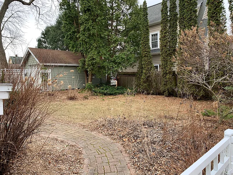 702 Leonard St — Photo 14