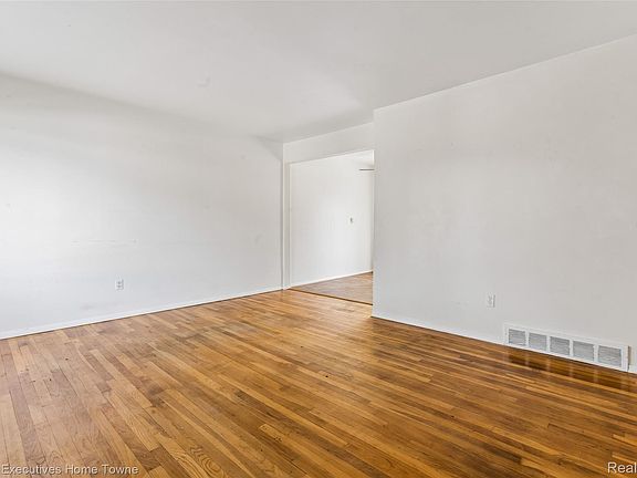 4th image of 27734 Eastwick Sq