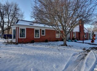 1101 W Main Cross St, Taylorville, IL 62568