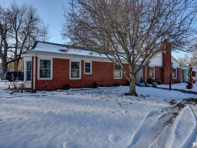 1101 W Main Cross St, Taylorville, IL, 62568