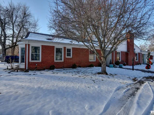 1101 W Main Cross St, Taylorville, IL 62568