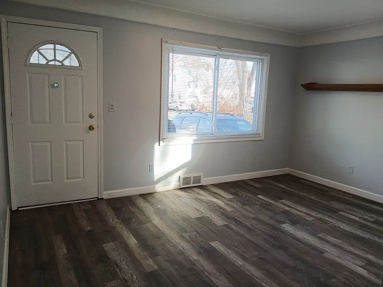 7469 Beaverland — Photo 2