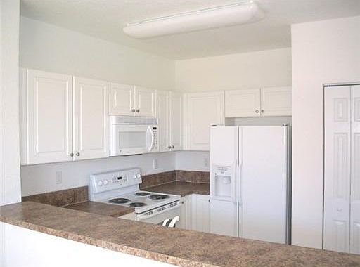 2nd image of 1420 NE 33rd Ave Unit 201