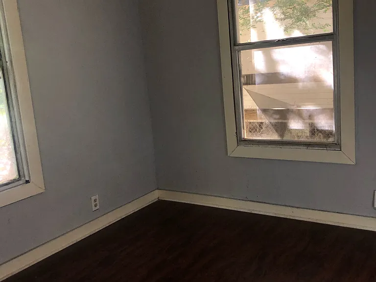 409 Riverbend Dr — Photo 2